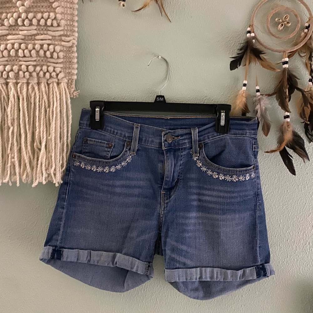 Flower-Embroidered Levi’s Shorts